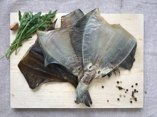 Тунец паутинка: Камбала камчатская вяленая без икры
