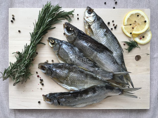 Тунец паутинка: Вобла вяленая астраханская крупная