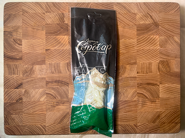 Сыр 100 гр ГОРНЫЙ СЫРОВАР (Косичка с укропом и чесноком) в Чебоксарах